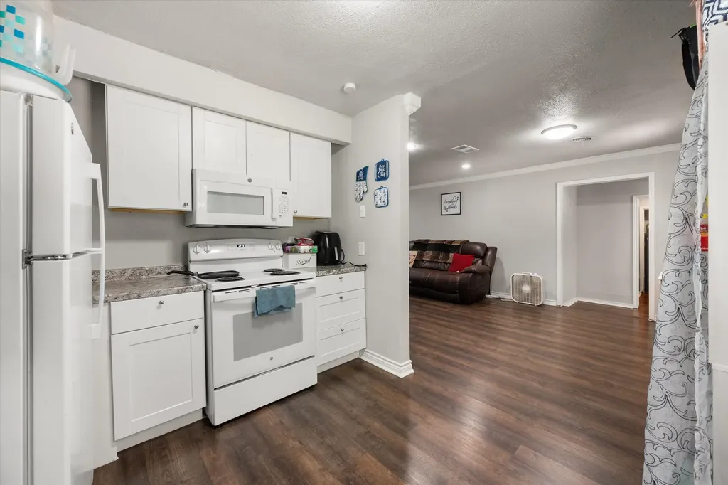 555 W Main Street Lancaster TX 75146