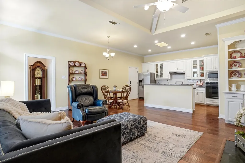 1000 Murl Drive Irving TX 75062