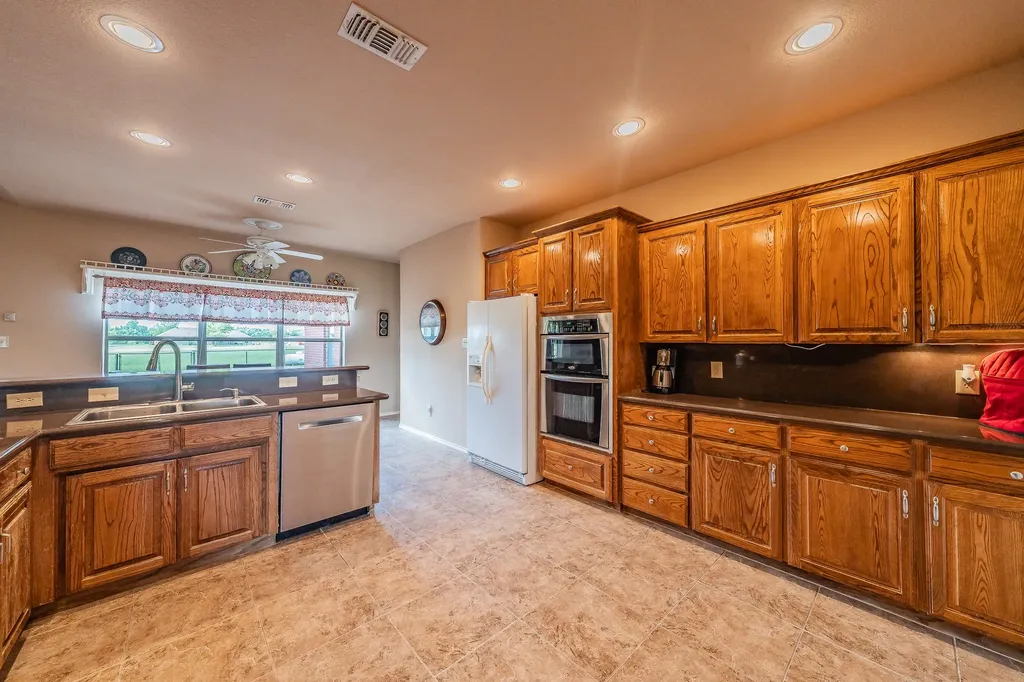 117 Wagon Wheel Circle Leonard TX 75452