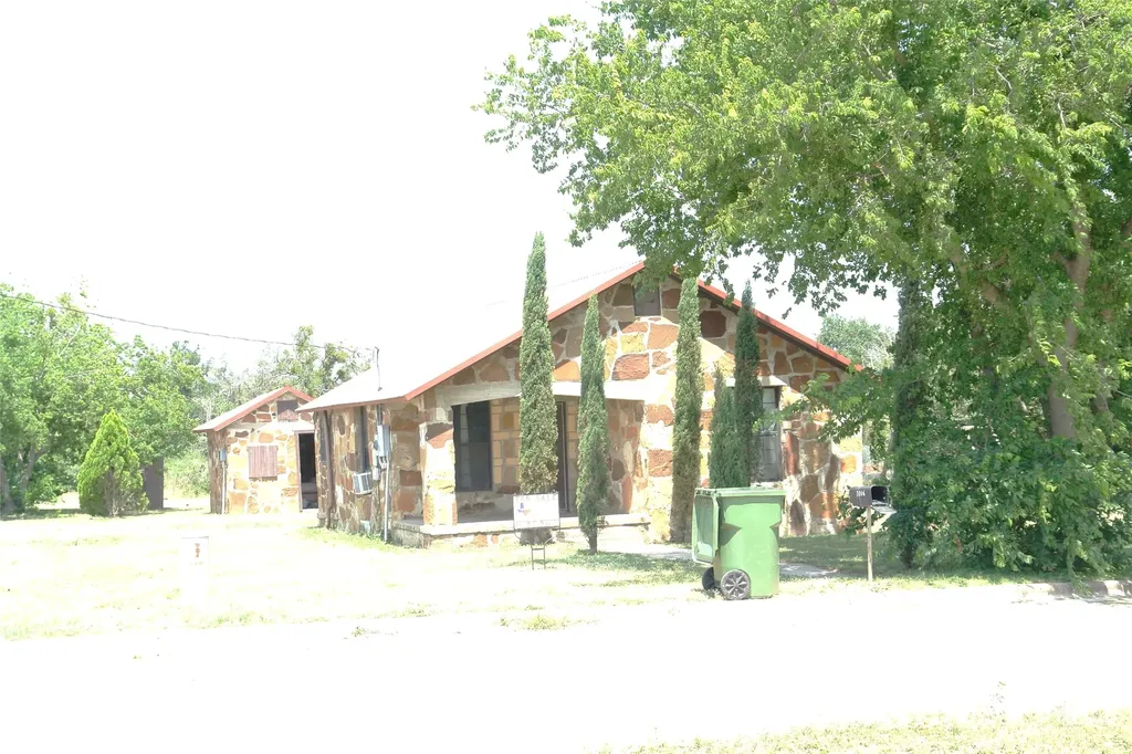1006 S Bluffton San Saba TX 76877