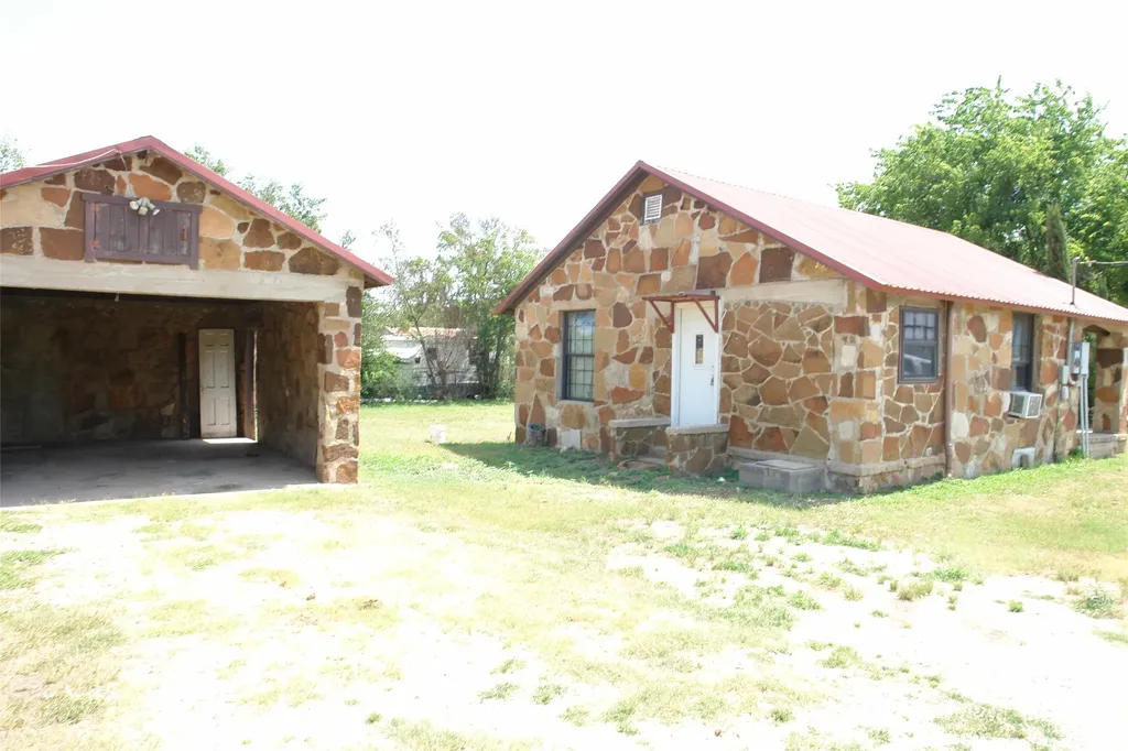 1006 S Bluffton San Saba TX 76877