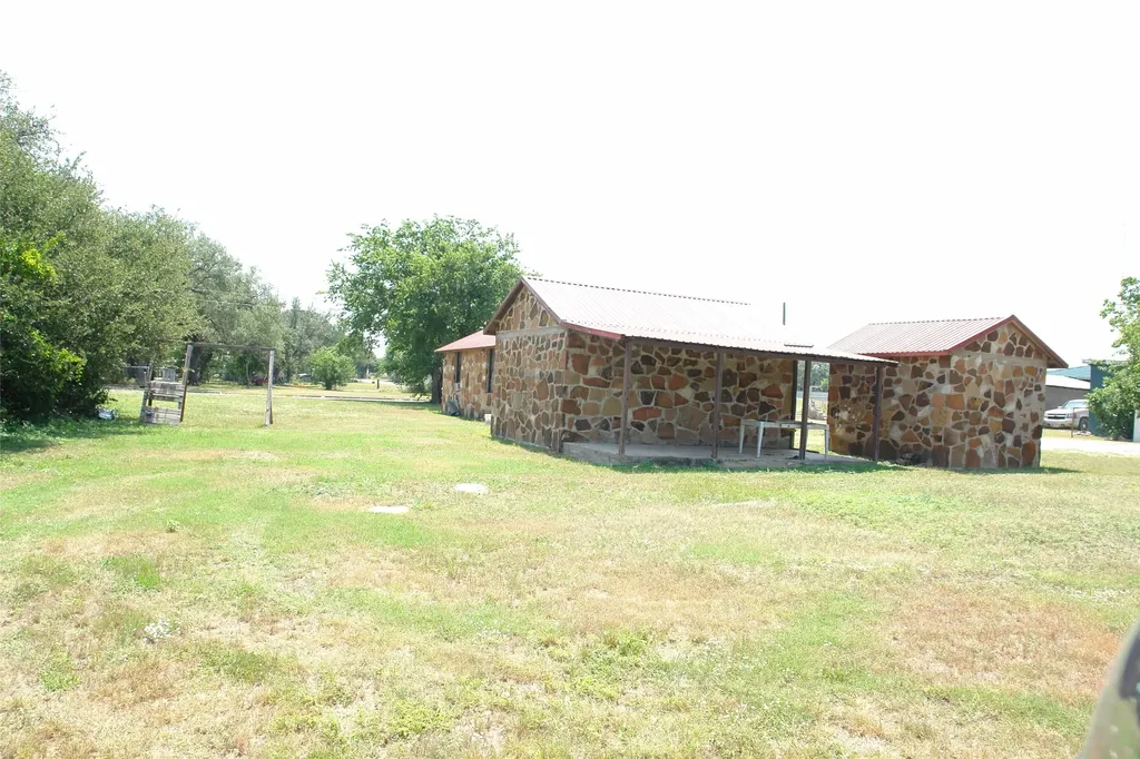 1006 S Bluffton San Saba TX 76877
