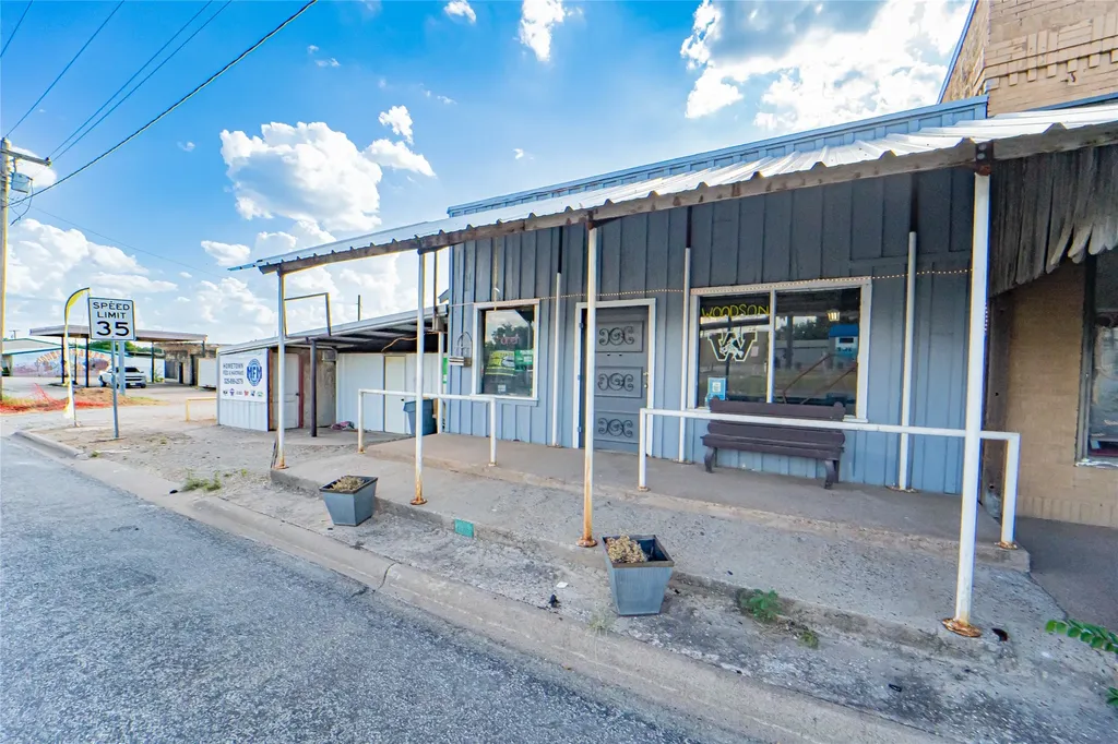 105 S Us Highway 183 Woodson TX 76491