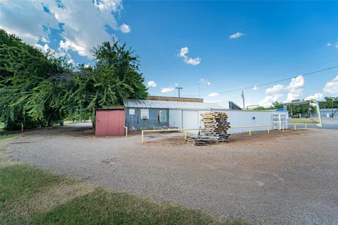 105 S Us Highway 183 Woodson TX 76491