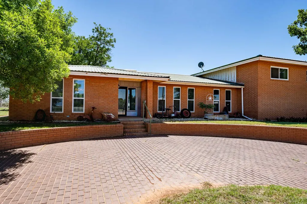510 N Elizabeth Avenue Rotan TX 79546