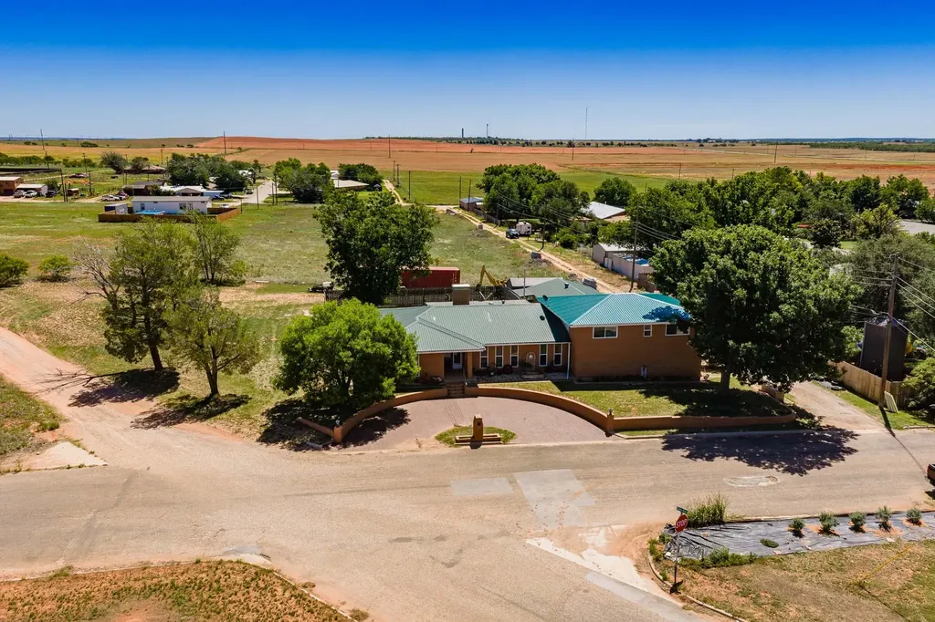 510 N Elizabeth Avenue Rotan TX 79546