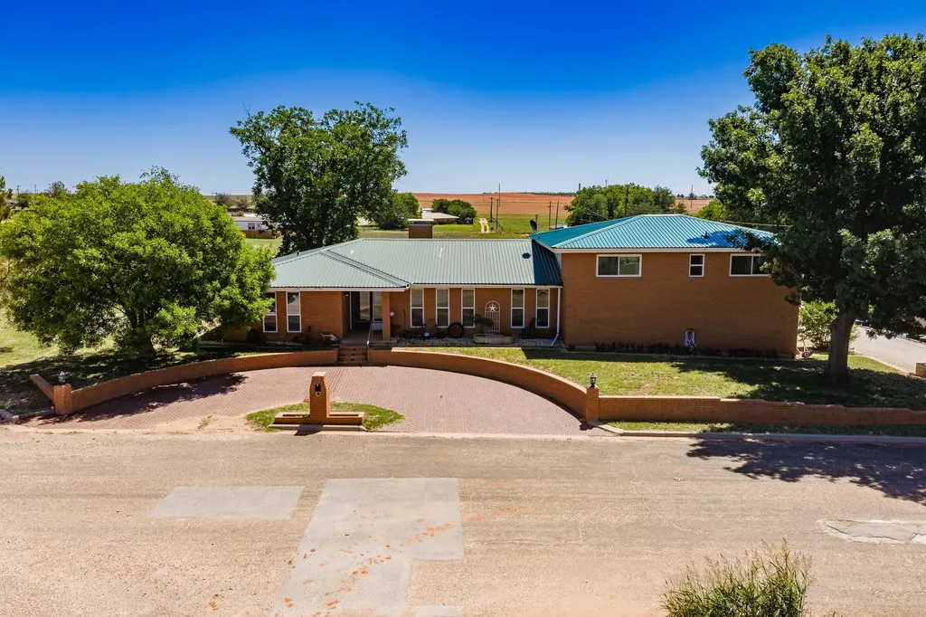 510 N Elizabeth Avenue Rotan TX 79546