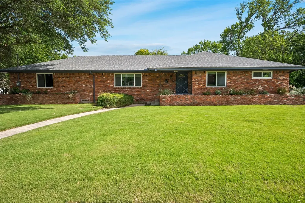 2203 Healey Drive Dallas TX 75228