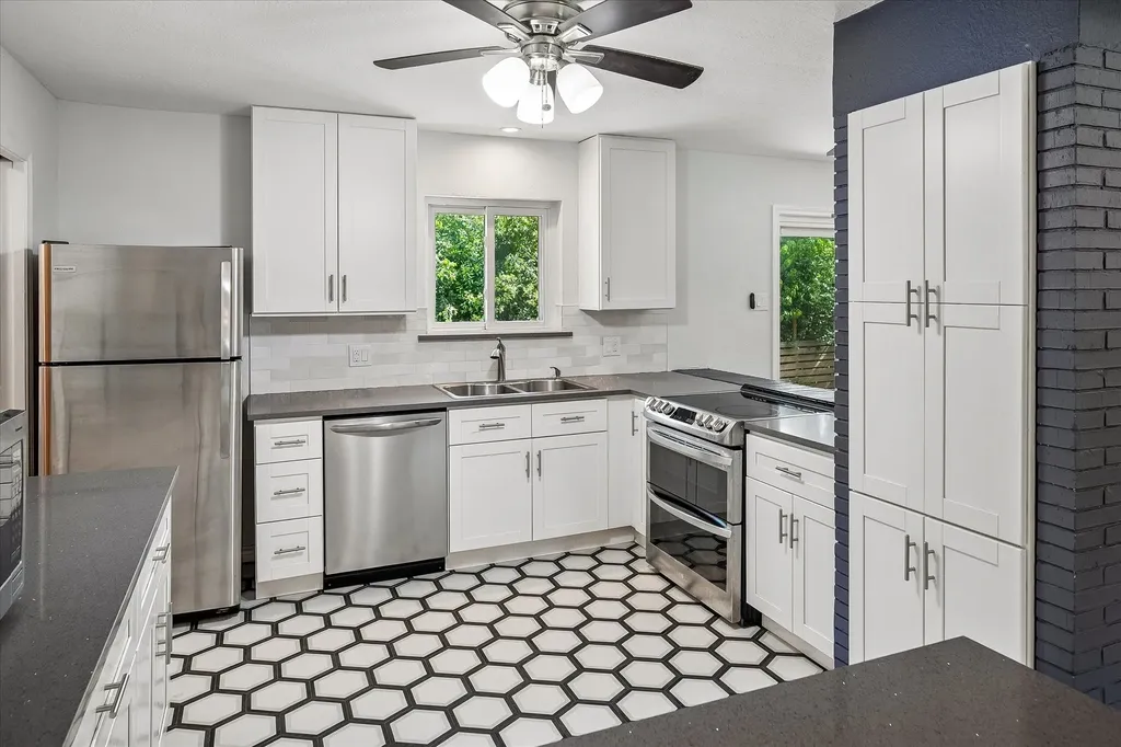2203 Healey Drive Dallas TX 75228