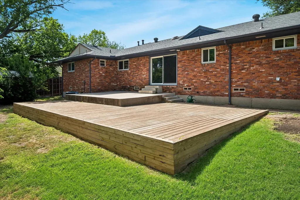2203 Healey Drive Dallas TX 75228
