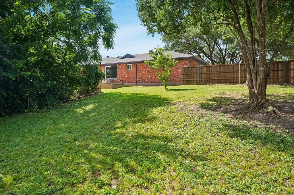 2203 Healey Drive Dallas TX 75228