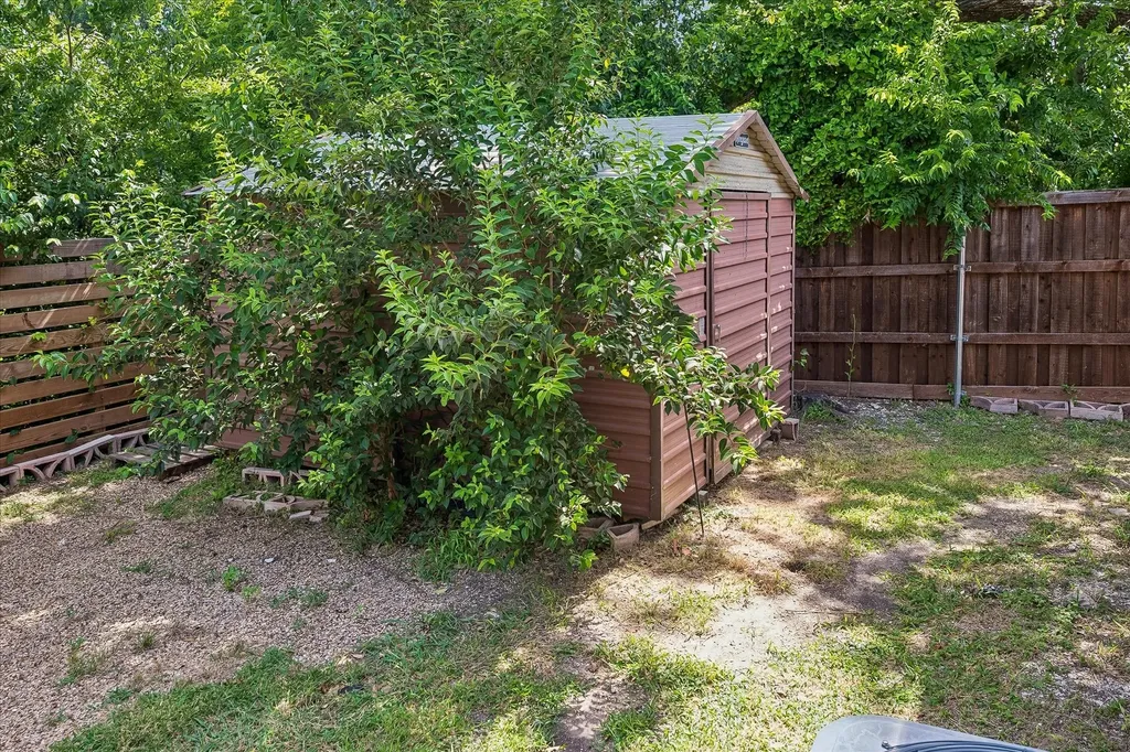 2203 Healey Drive Dallas TX 75228