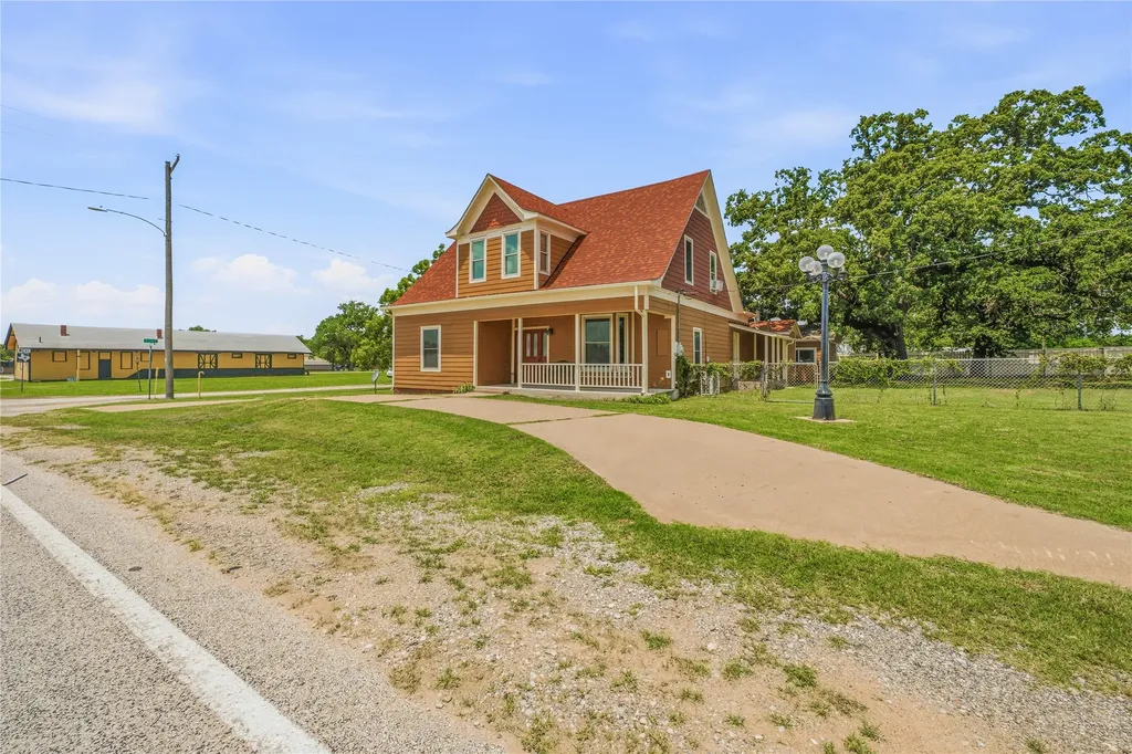 207 N Fisher Gorman TX 76454