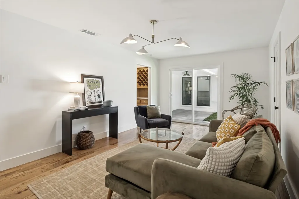 7122 Winedale Drive Dallas TX 75231