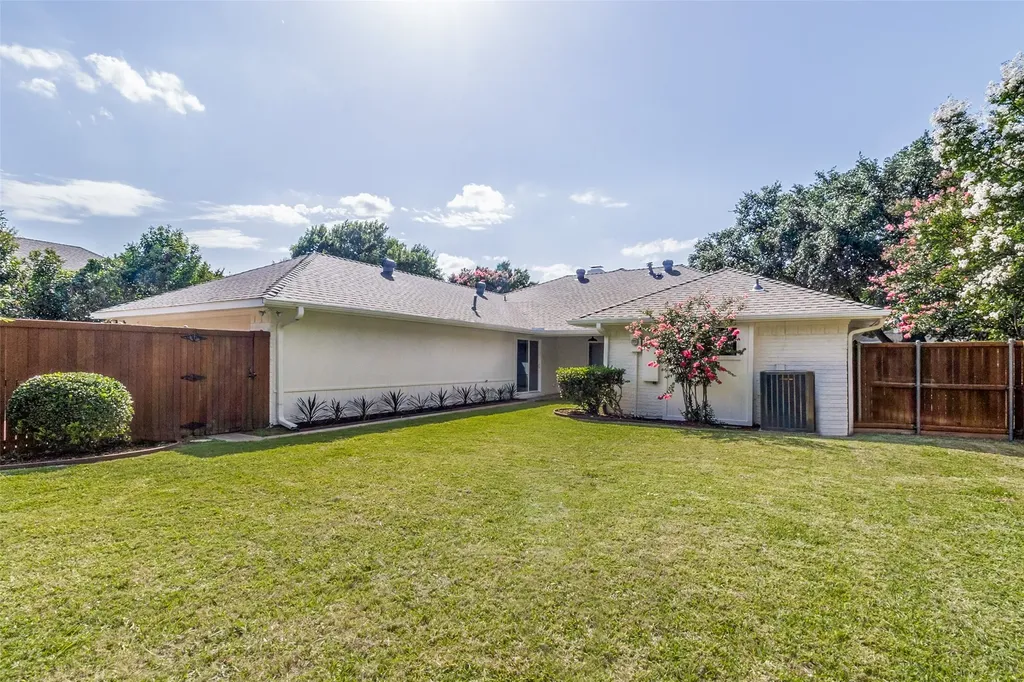 7122 Winedale Drive Dallas TX 75231