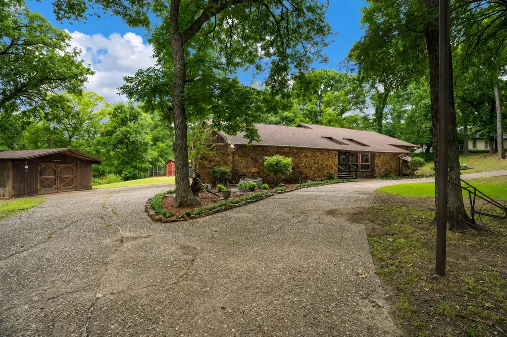 207 Shadowwood Trail Ovilla TX 75154