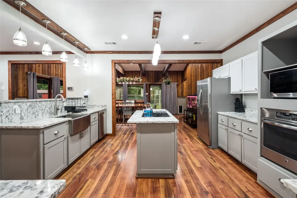 207 Shadowwood Trail Ovilla TX 75154