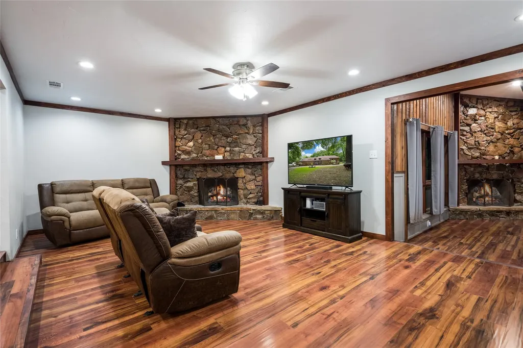 207 Shadowwood Trail Ovilla TX 75154