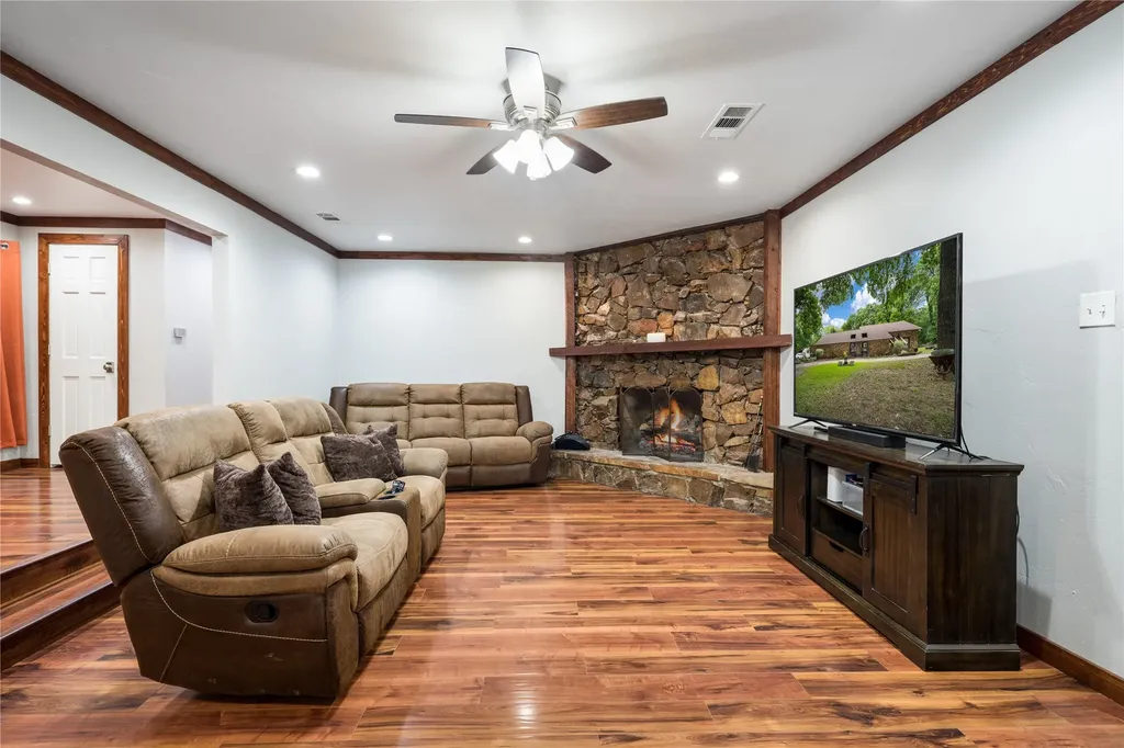 207 Shadowwood Trail Ovilla TX 75154