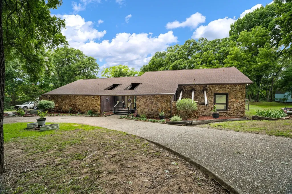 207 Shadowwood Trail Ovilla TX 75154