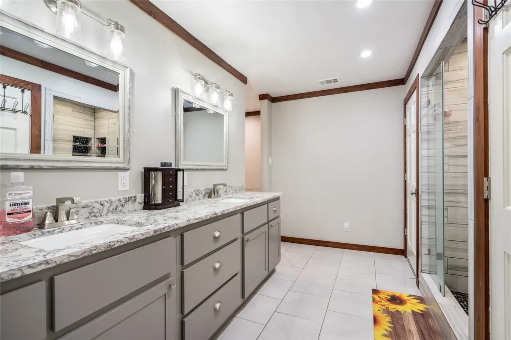 207 Shadowwood Trail Ovilla TX 75154