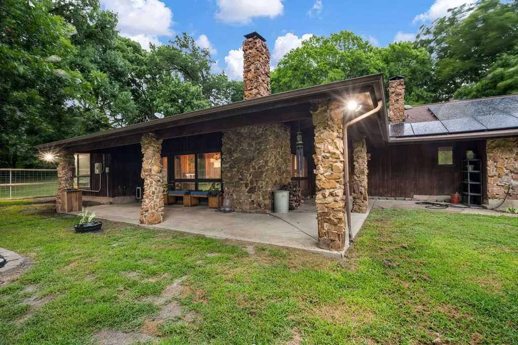 207 Shadowwood Trail Ovilla TX 75154
