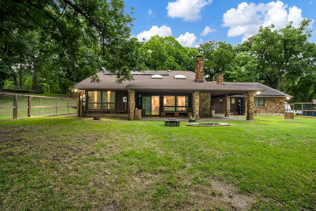 207 Shadowwood Trail Ovilla TX 75154