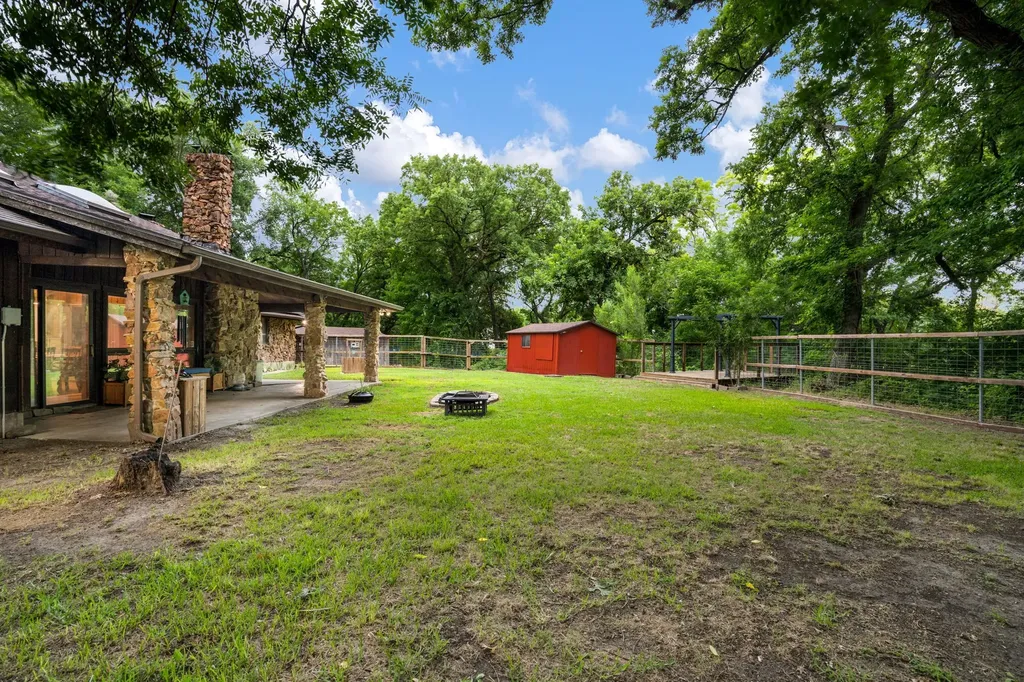 207 Shadowwood Trail Ovilla TX 75154