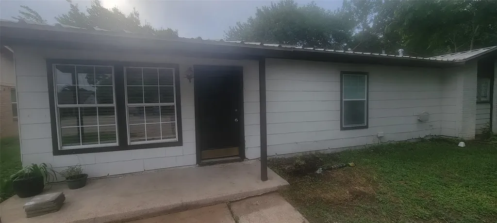 716 N Cummings Drive Alvarado TX 76009