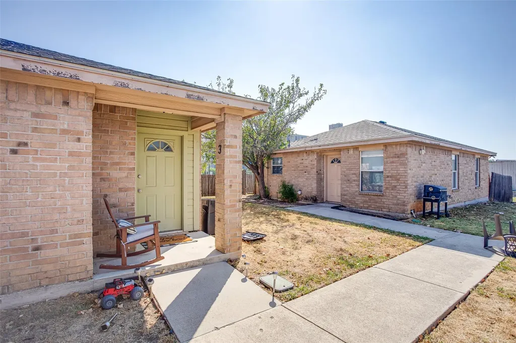 121 Cambridge Drive Saginaw TX 76179