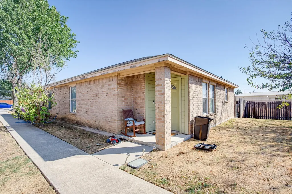 121 Cambridge Drive Saginaw TX 76179