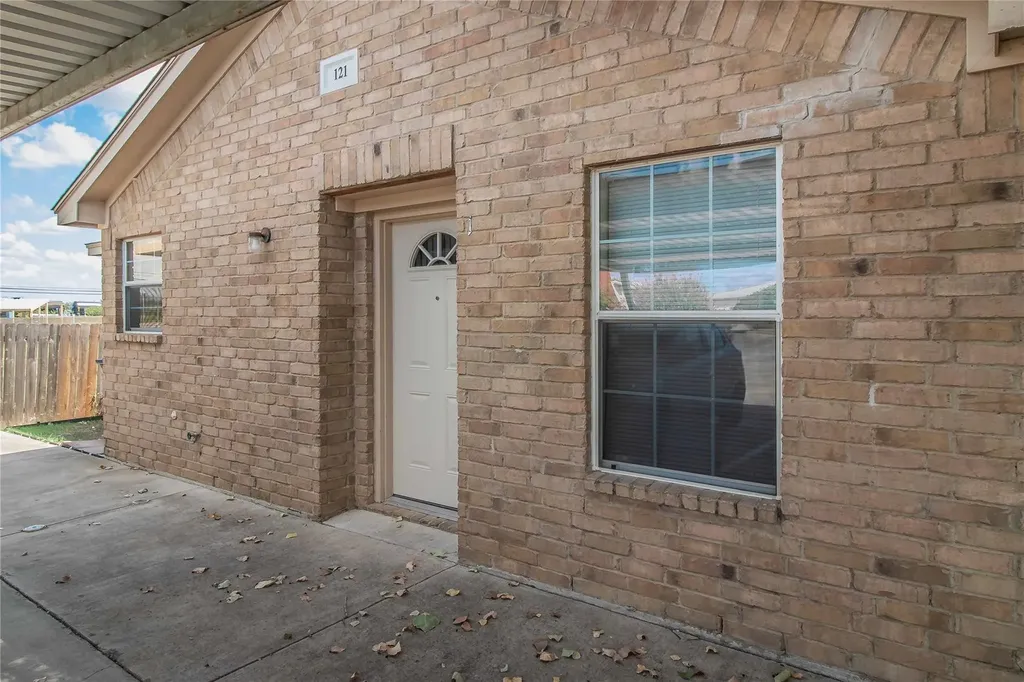 121 Cambridge Drive Saginaw TX 76179