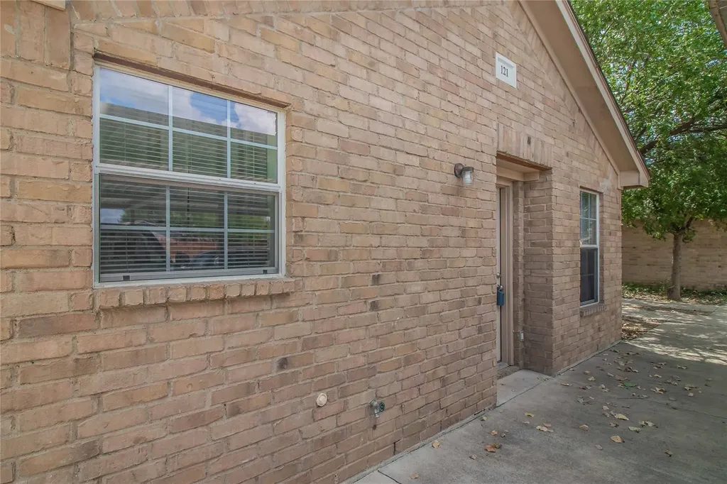 121 Cambridge Drive Saginaw TX 76179
