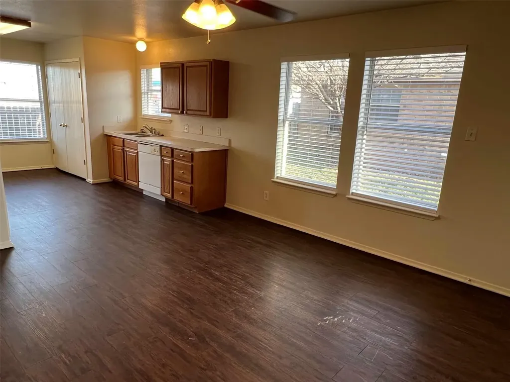 121 Cambridge Drive Saginaw TX 76179