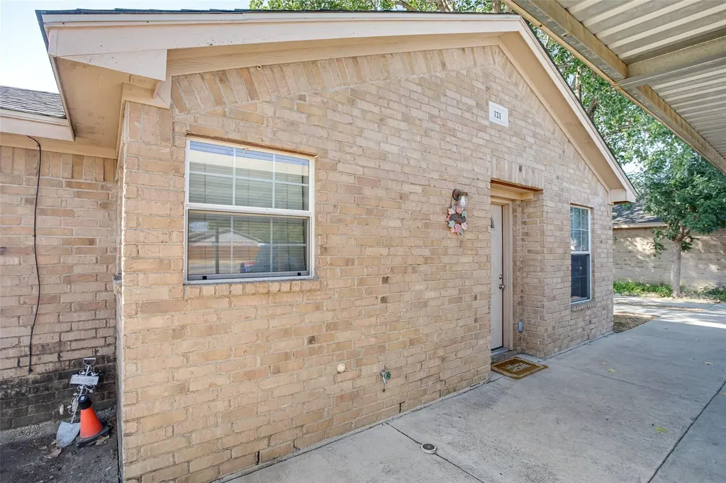 121 Cambridge Drive Saginaw TX 76179