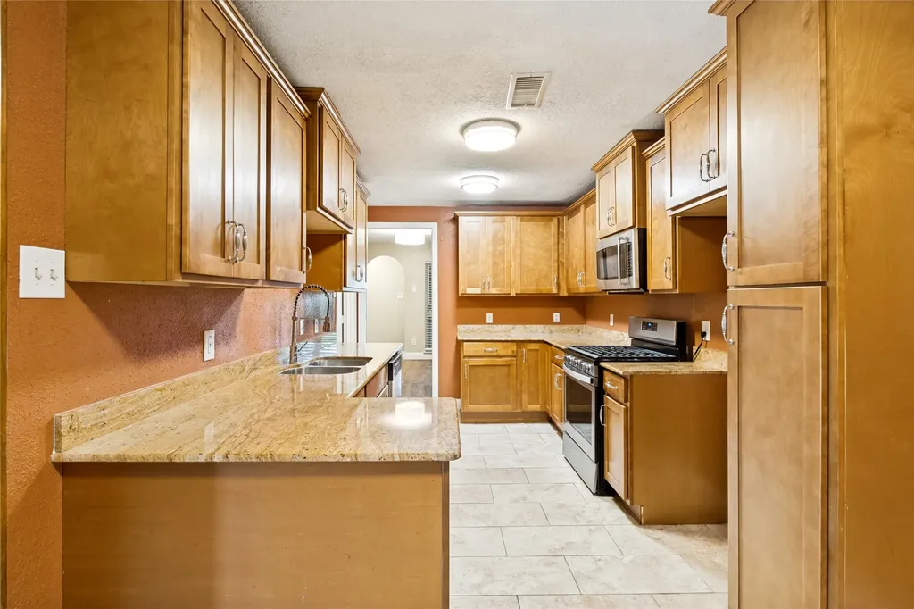 412 Tiffany Trail Richardson TX 75081