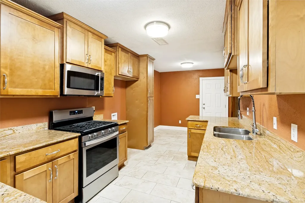 412 Tiffany Trail Richardson TX 75081