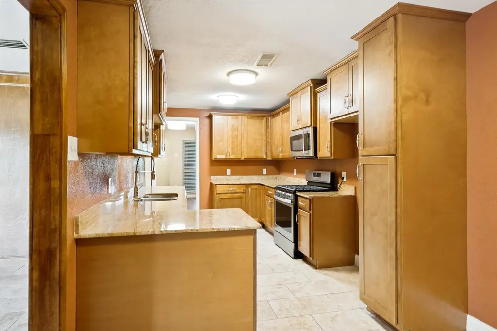 412 Tiffany Trail Richardson TX 75081