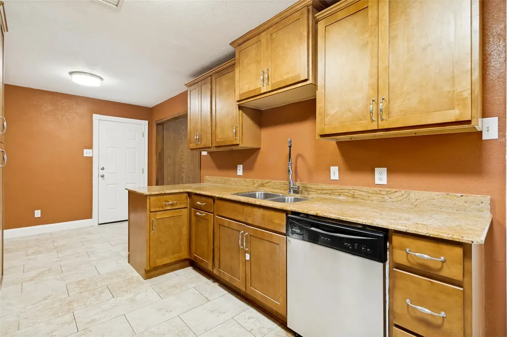 412 Tiffany Trail Richardson TX 75081