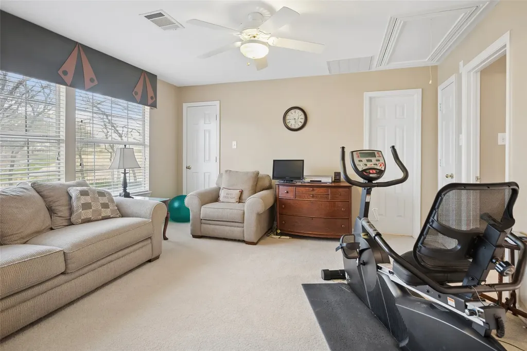405 Royal Colonnade Arlington TX 76011