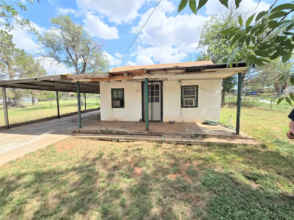 1005 W 3rd Street Sweetwater TX 79556