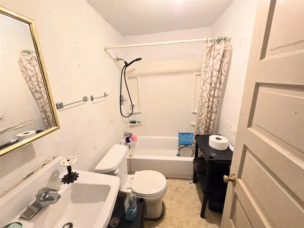 1005 W 3rd Street Sweetwater TX 79556