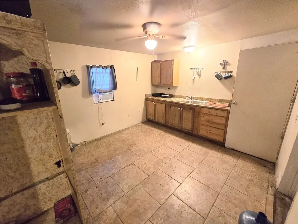 1005 W 3rd Street Sweetwater TX 79556