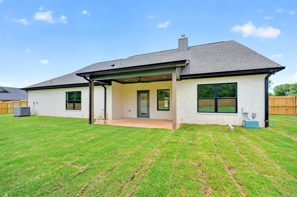 301 Grace Lane Athens TX 75751
