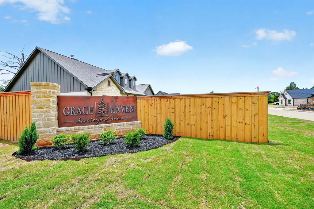 301 Grace Lane Athens TX 75751