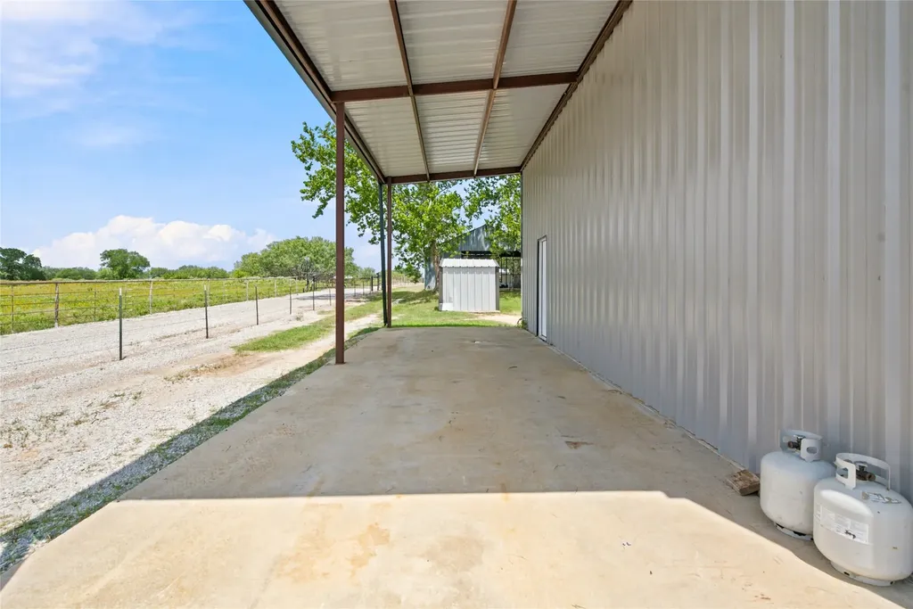 1017 County Road 4699 Boyd TX 76023