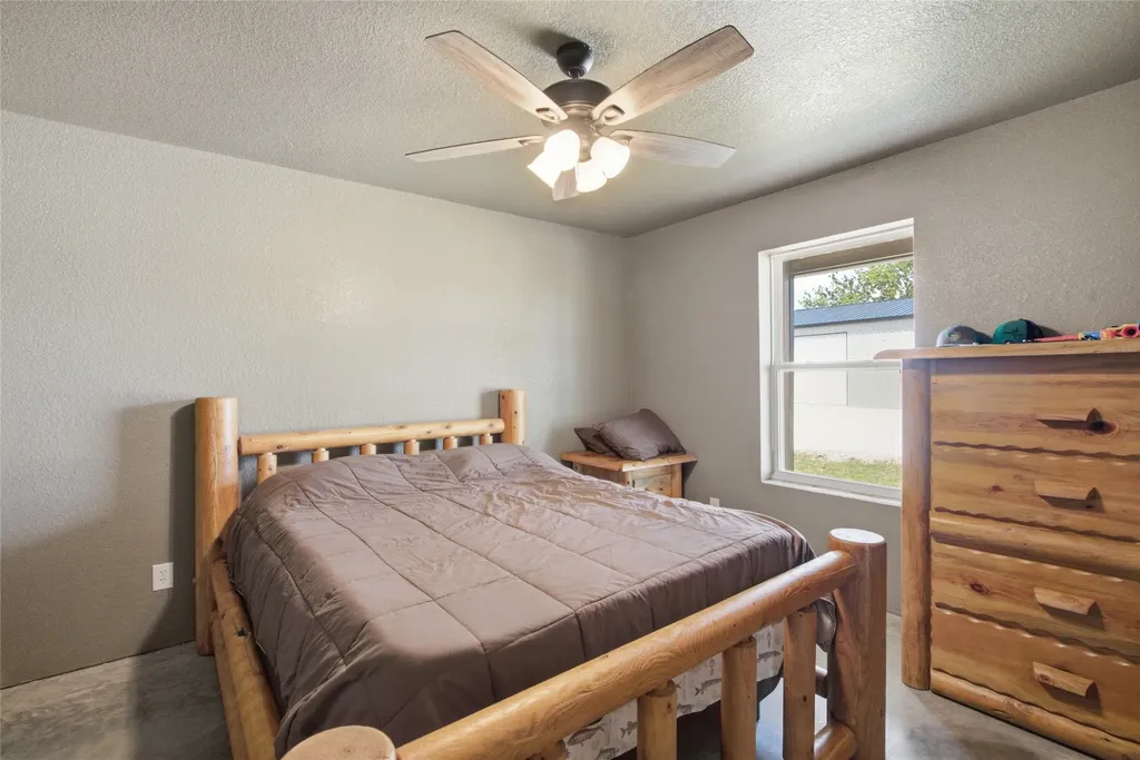 1017 County Road 4699 Boyd TX 76023