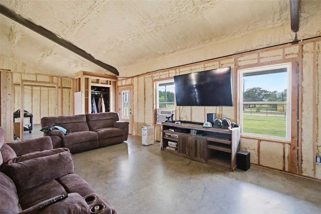 1017 County Road 4699 Boyd TX 76023