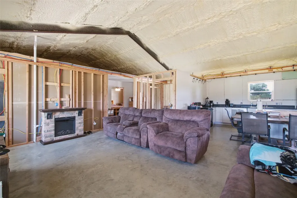 1017 County Road 4699 Boyd TX 76023