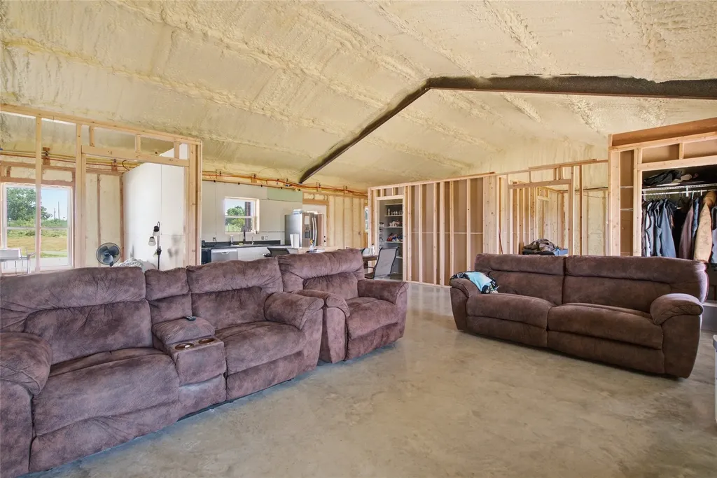 1017 County Road 4699 Boyd TX 76023